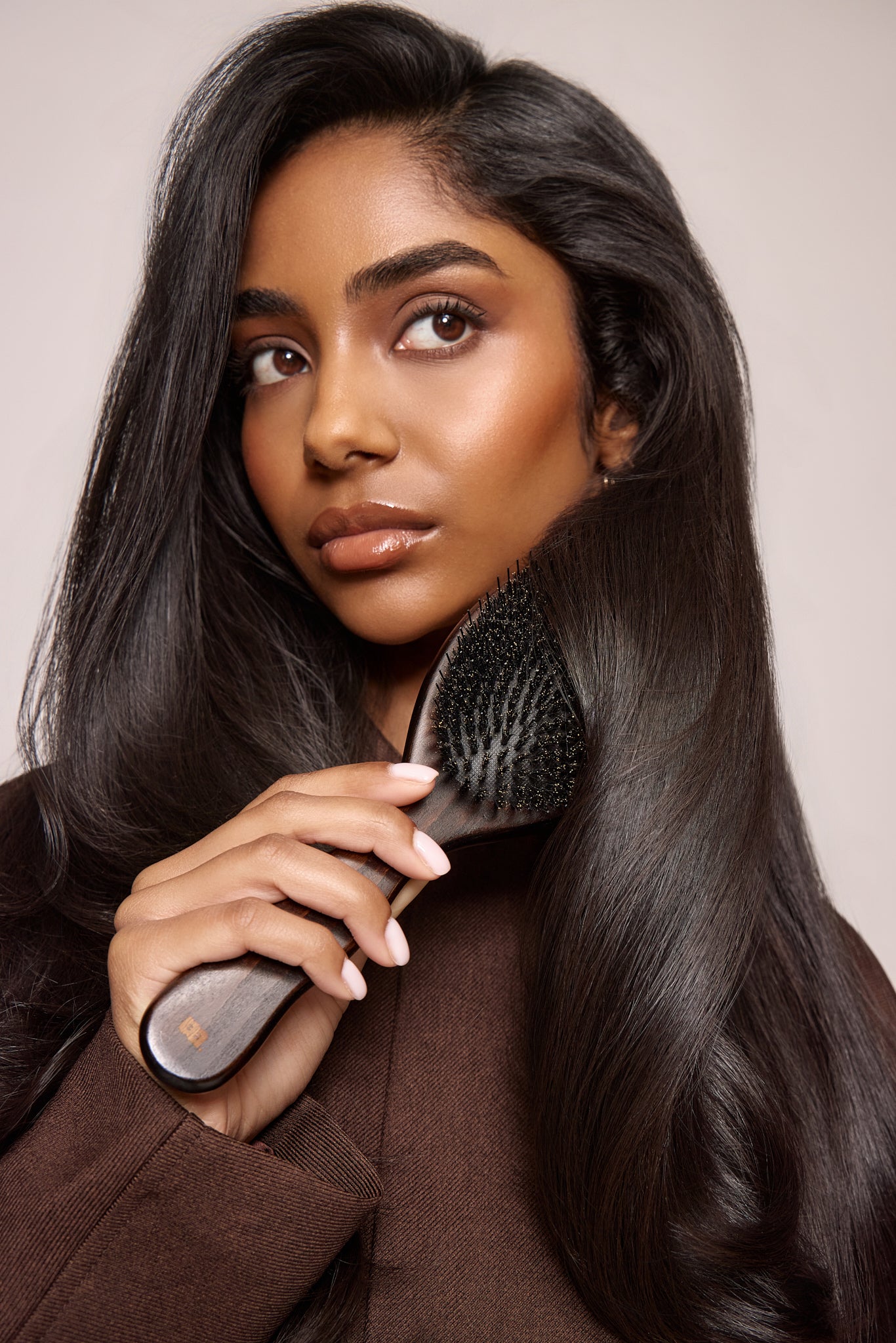 mæne. premium boar bristle brush for smoothing and natural shine