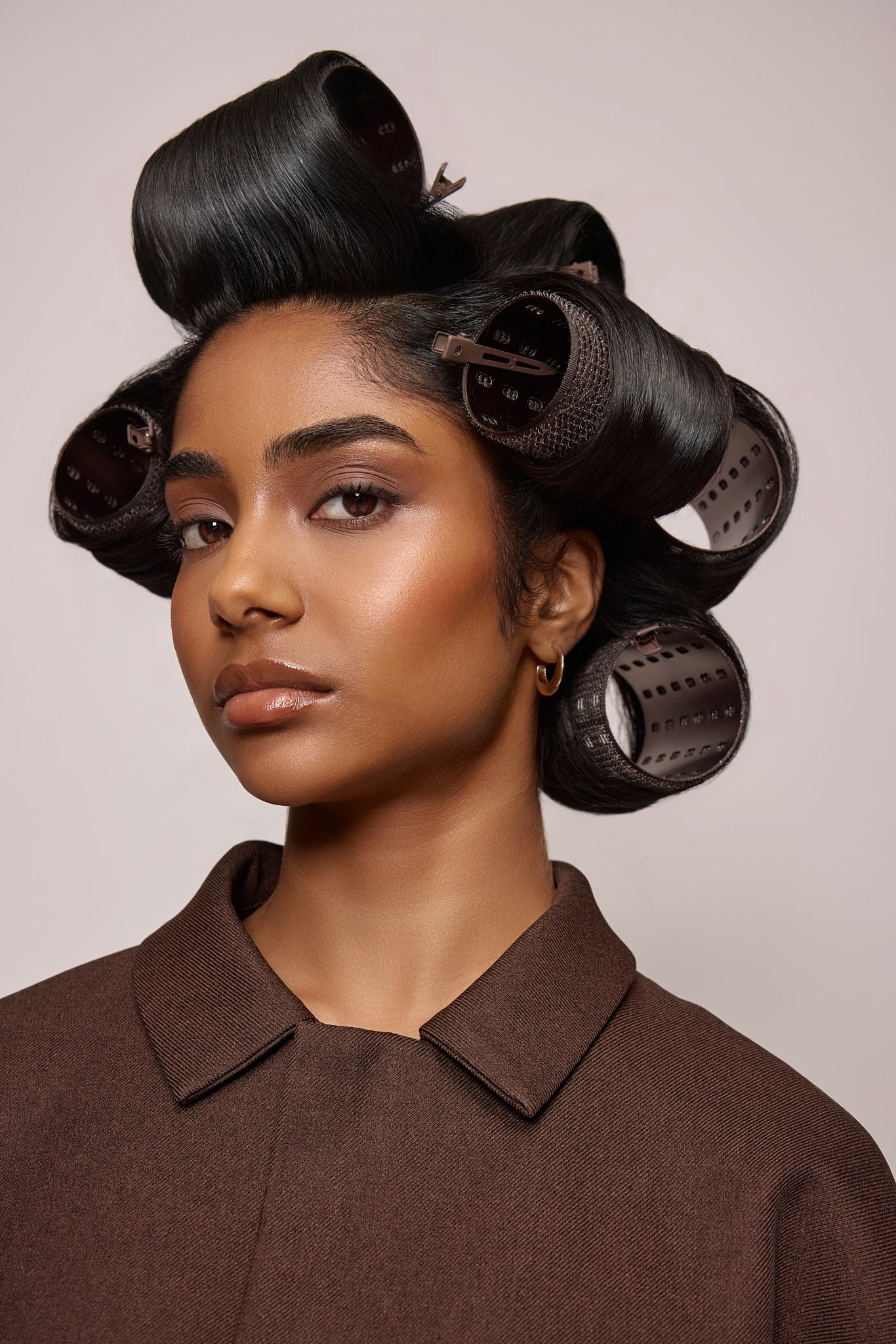 mæne. volume rollers creating root lift and long-lasting blowdry volume