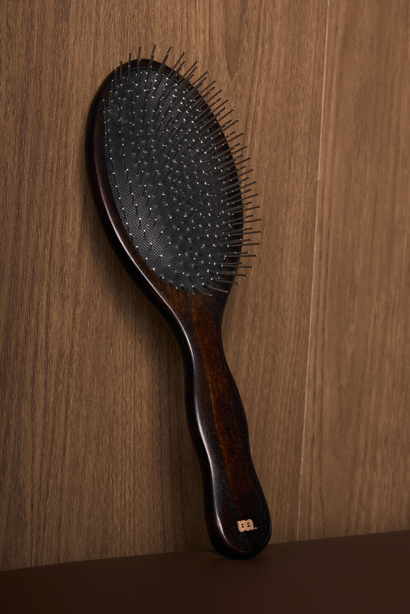 maene. metal pin detangling brush for gentle detangling and reduced breakage. 